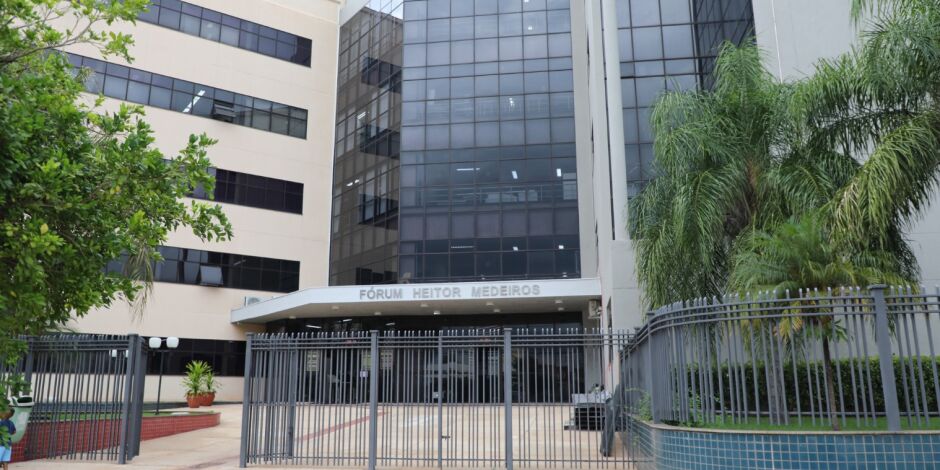 Justi&ccedil;a condena Munic&iacute;pio a indenizar professora agredida em escola na Capital