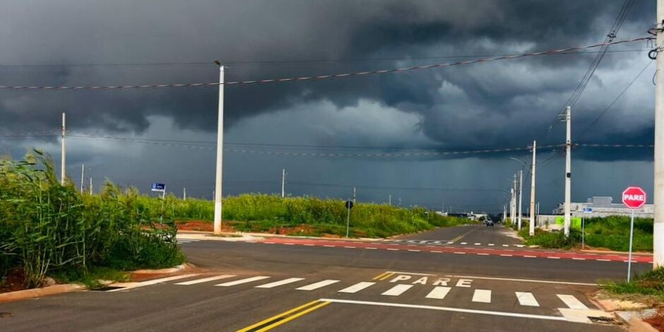 Inmet emite alerta de tempestade para tr&ecirc;s regi&otilde;es de MS
