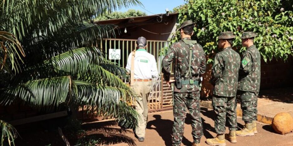 Mutir&atilde;o fez limpeza em bairro da cidade