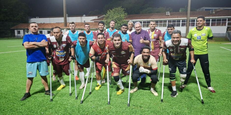 O Presidente da FFMS, Estev&atilde;o Petrall&aacute;s, visitou a equipe do Pantanal Esporte Clube durante a prepara&ccedil;&atilde;o para o quadrangular