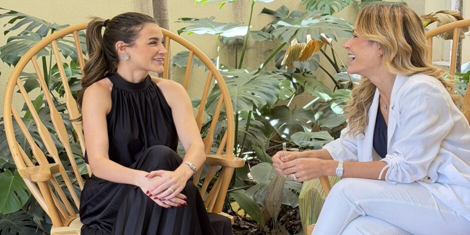 Dr&ordf; Mariana, respons&aacute;vel pelo tratamento, e Thielly, a paciente