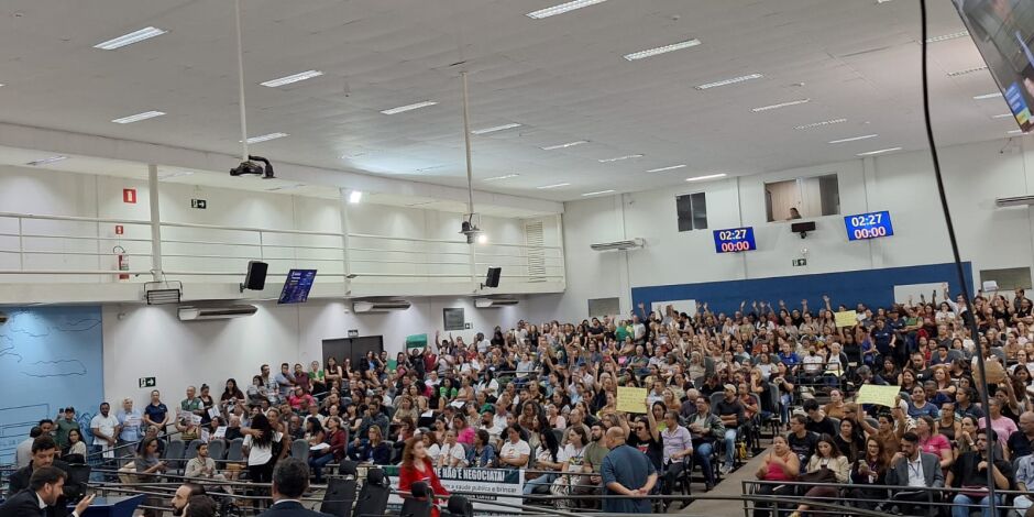 Servidores em protesto lotam a C&acirc;mara - Foto: Sarah Chaves