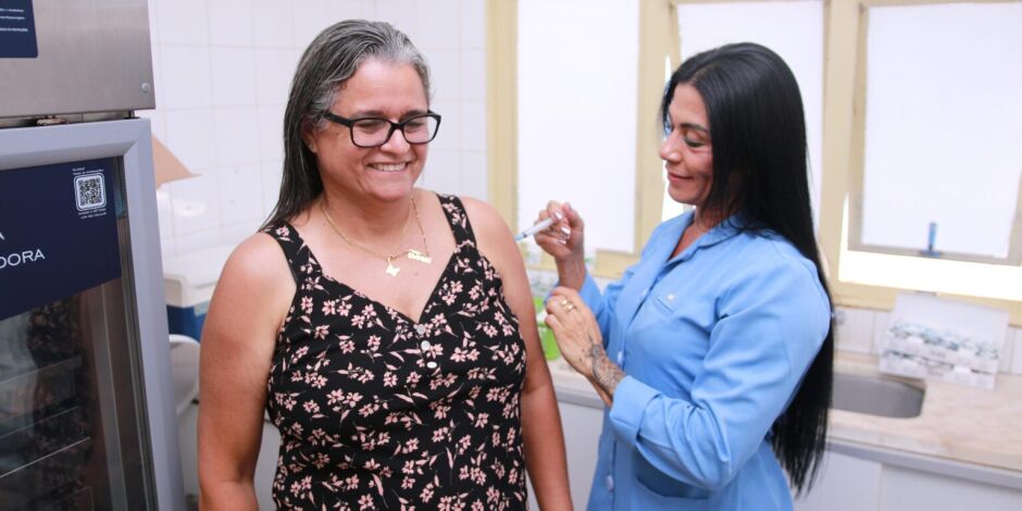 A meta &eacute; vacinar 90% do p&uacute;blico alvo no estado 