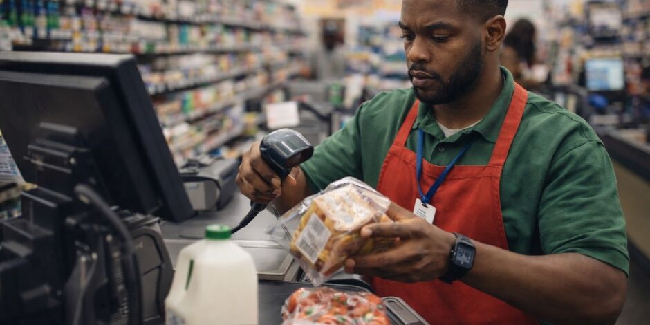 Funsat oferta vagas para operador de caixa, repositor e atendente nesta quinta (16)