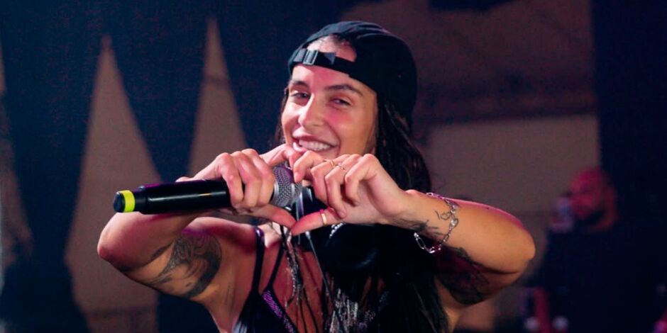 DJ B&aacute;rbara Labres &eacute; bastante conhecida nas redes sociais