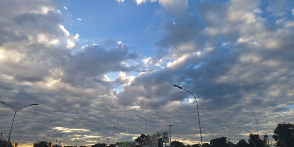 C&eacute;u nublado pela manh&atilde;