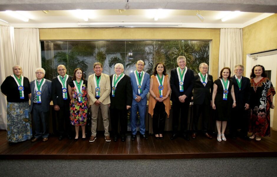Alguns Acadêmicos reunidos na posse de Ana Maria Bernardelli