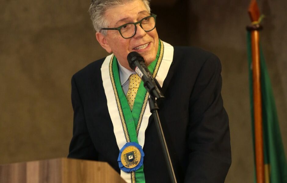 O presidente da ASL, Henrique de Medeiros, ressaltou a renovação da ASL com a chegada de novos acadêmicos