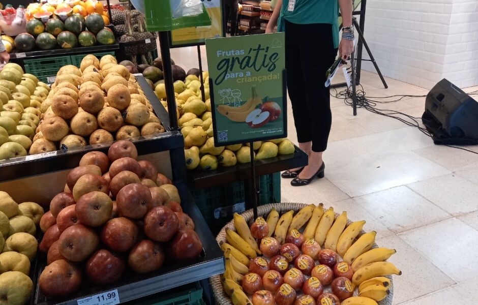 Frutas grátis para crinças