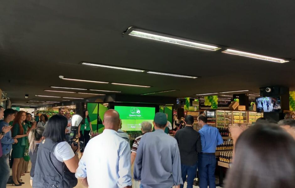 Primeiros clientes da nova loja