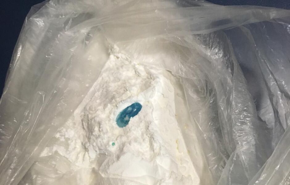 Os militares aplicaram um reagente químico no produto, e conseguiram a confirmação que se tratava de cocaína pura. Foto: Divulgação
