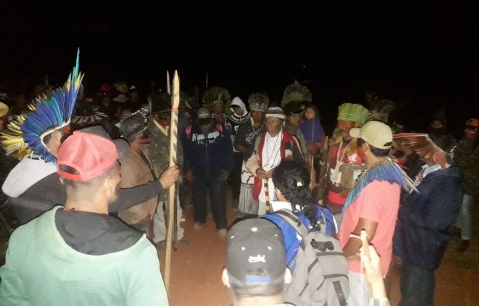 Índios Kinikinauas invadiram a fazenda Água Branca  pela madrugada
