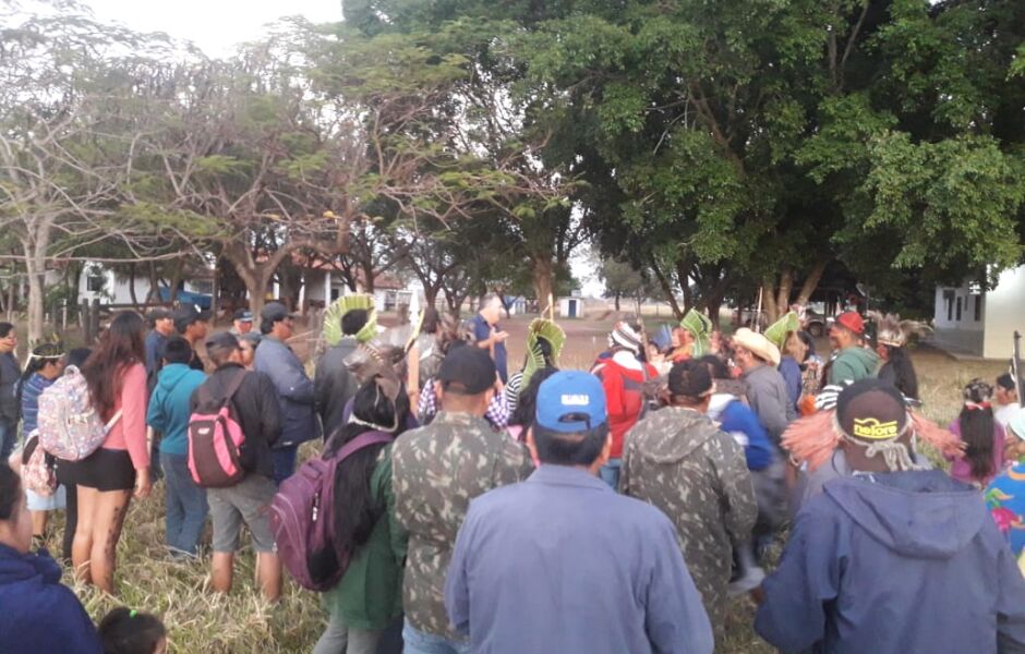 Os Kinikinauas se reuniram na fazenda Água Branca e expulsaram proprietários e os funcionários da propriedade