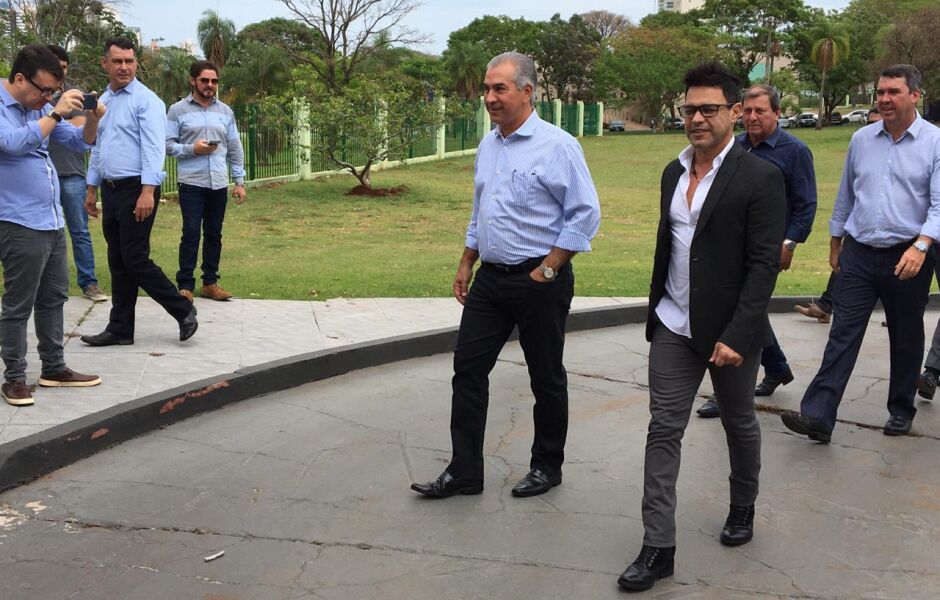 Reinaldo e Zezé chegando à solenidade no Yotedi