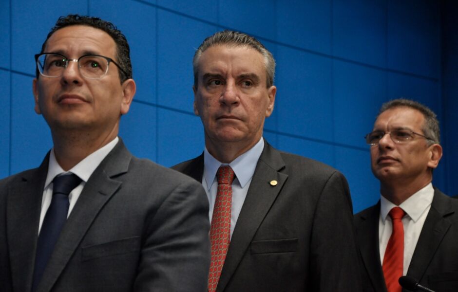 Procurador, Paulo Passos; presidente da Alems, Paulo Corrêa; Desembargador Carlos Contar