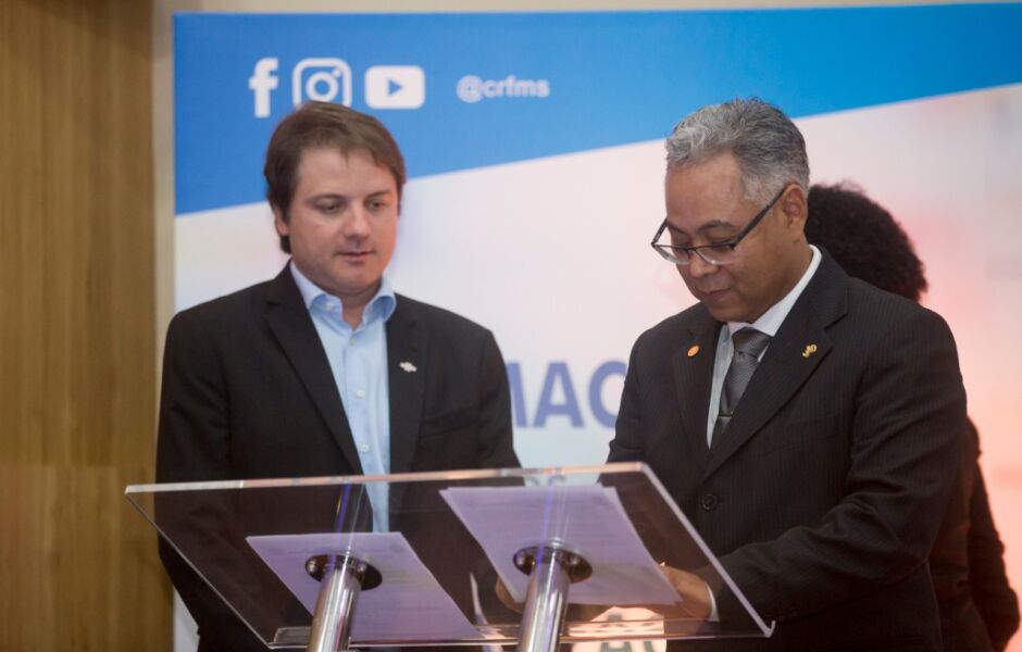 Diretor do Sebrae-MS, Cl&aacute;udio Mendon&ccedil;a e o presidente do CRF Fl&aacute;vio Shinzato