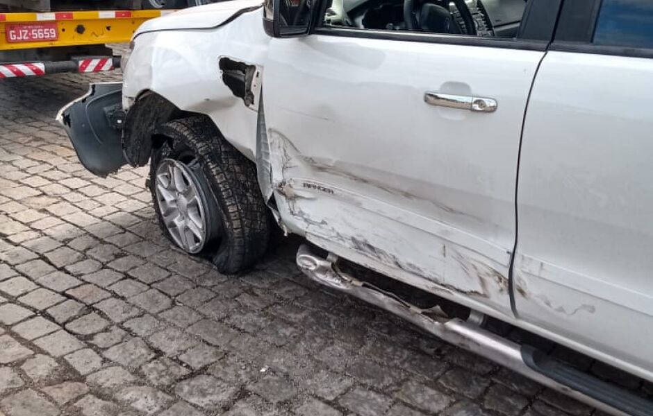 Parte dianteira do Ford Ranger após a colisão