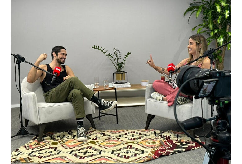 Gabriel Leone conversa com Mari Palma Foto: Divulgação/CNN Brasil