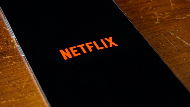 Netflix começa a cobrar taxa extra pelo compartilhamento de contas
