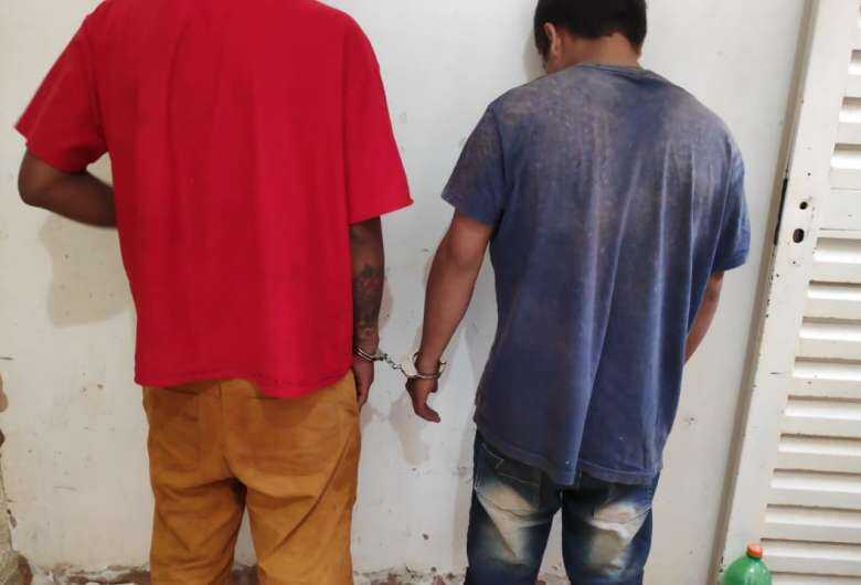 criminosos foram presos em flagrante e encaminhados &agrave; Delegacia de Pronto Atendimento Comunit&aacute;rio (Depac), onde foram autuados por roubo