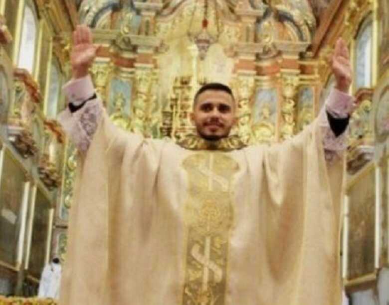 O padre sofreu fraturas e foi encaminhado a hospital