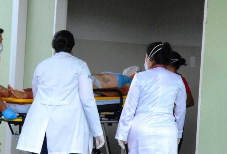 Homem de 51 anos conduzia carreta carregada de carne e perdeu o controle da dire&ccedil;&atilde;o