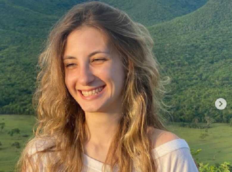Jovem grava vídeo momentos antes de morrer atropelada no Parque dos Poderes
