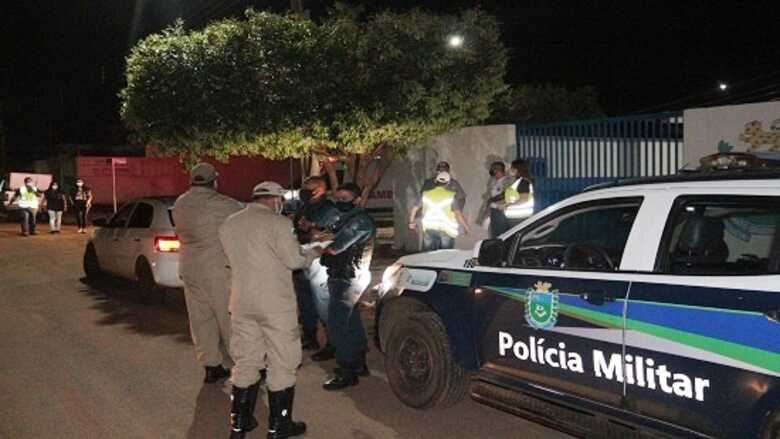 O rapaz teve contato com v&aacute;rias pessoas durante o per&iacute;odo em que deveria estar em isolamento