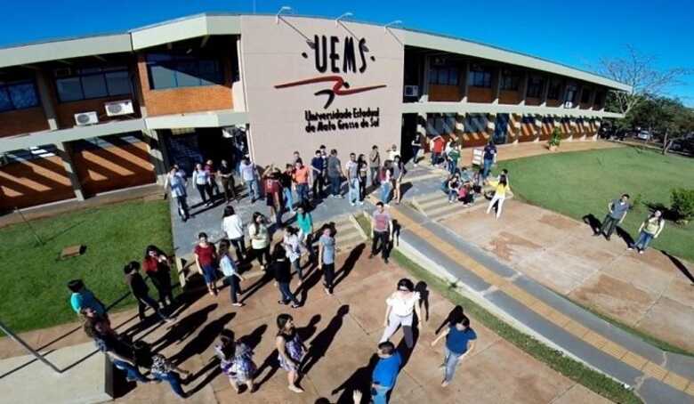 O edital de primeira chamada não contempla candidatos no sistema de concorrência de vagas para negros e pardos