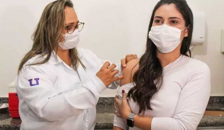 Gerente de Sa&uacute;de de Sonora, Indianara, investigada por tomar a vacina de forma irregular