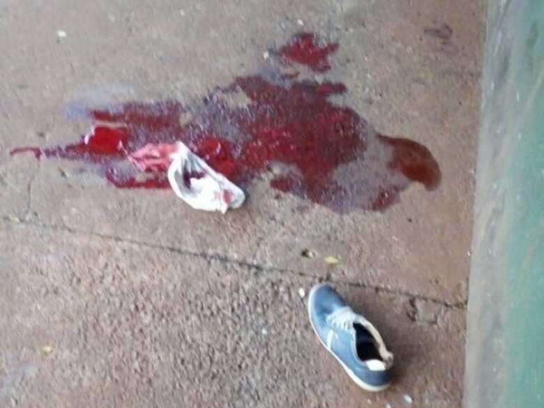 V&iacute;tima perdeu muito sangue