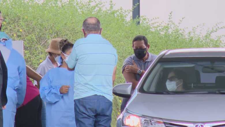 Vice-presidente Hamilton Mour&atilde;o toma segunda dose da vacina contra Covid-19 no DF