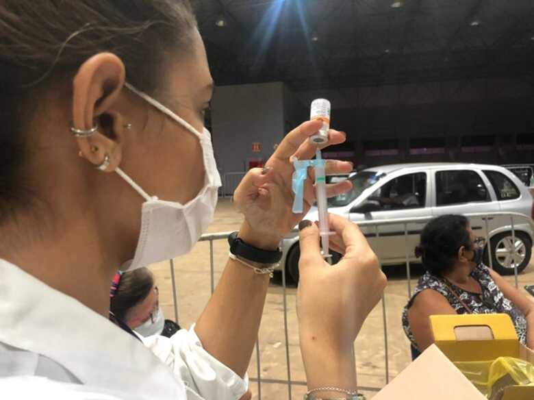 Mais de 150 mil pessoas já foram vacinadas na Capital, ao menos com a primeira dose