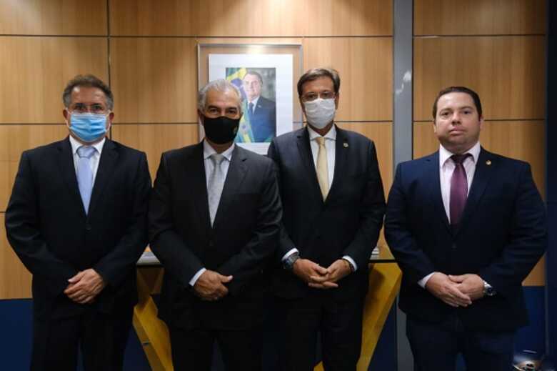 Secret&aacute;rio S&eacute;rgio Murilo (Segov), governador Reinaldo Azambuja, ministro Gilson Machado e gerente da Embratur, Rodolfo Nogueira