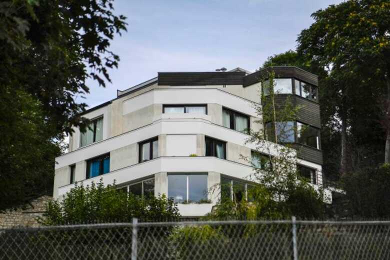 Casa em Bougival tem cinco andares, um jardim enorme e piscina coberta Christophe Simon/AFP