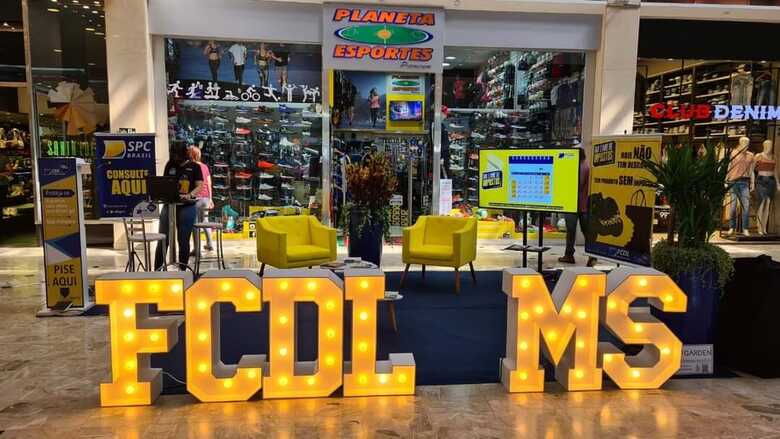Stand no Shopping Campo Grande, com um ponto de consulta CDL/ SPC Brasil