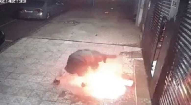 Jovem foi preso por atear fogo em loja de bebidas, em Maringá, segundo a polícia — Foto: Reprodução/RPC