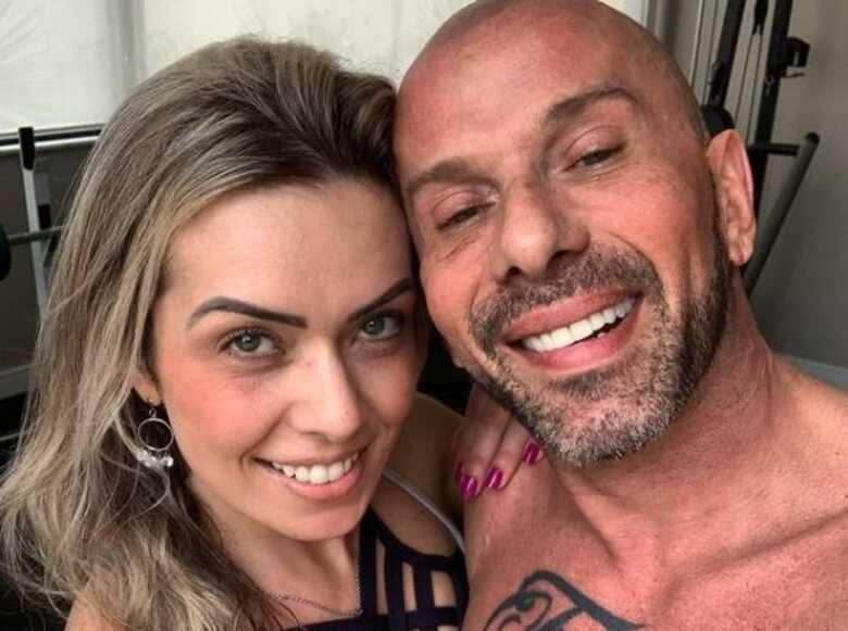 Aline Kezh e o cantor Rafael Ilha