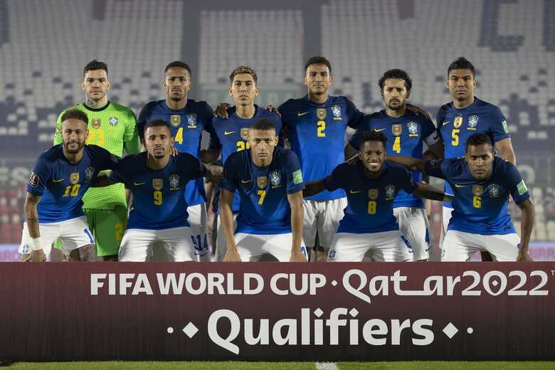 Jogadores titulares da seleção brasileira contra o Paraguai