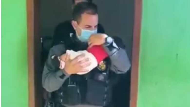 Bebê de dois meses foi resgatado nesta terça-feira (8)