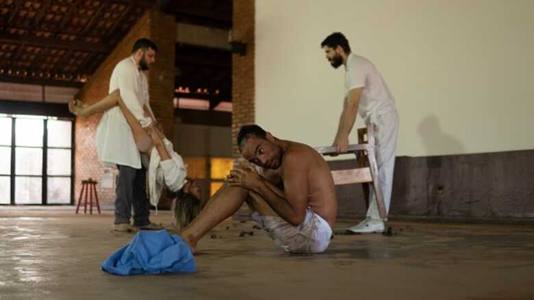 Por meio da dan&ccedil;a, grupo narra hist&oacute;rias vividas no maior hosp&iacute;cio do Brasil