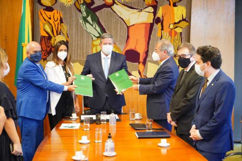 O presidente da câmara deve indicar os relatores do projeto ainda hoje