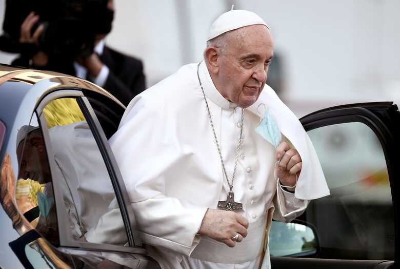 Papa Francisco é internado