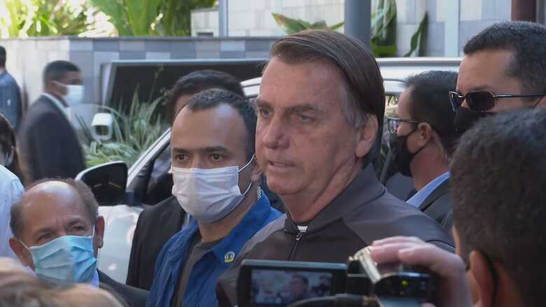 Presidente saindo do hospital em São Paulo