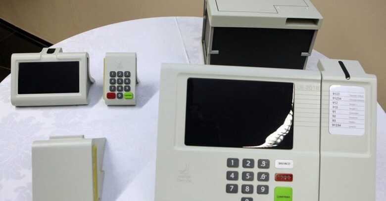 Protótipo de urna eletrônica com impressora acoplada