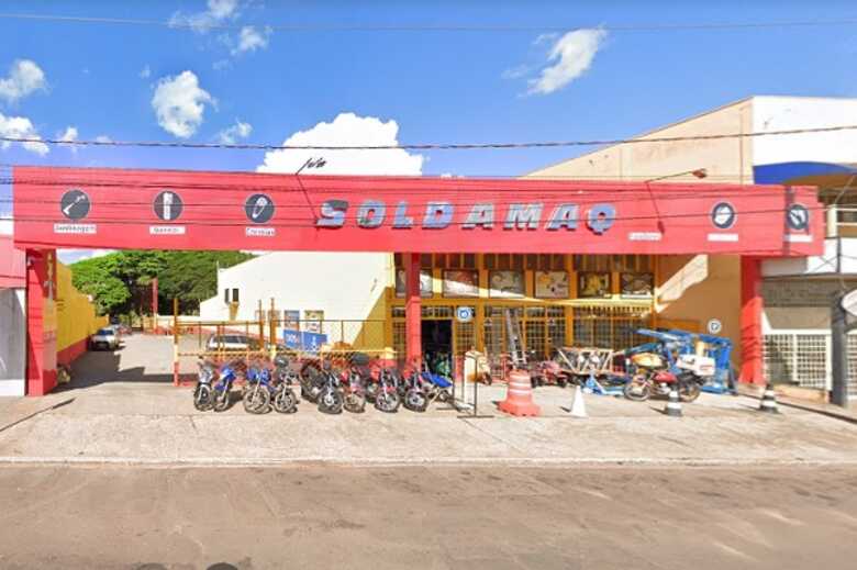 Loja foi furtada na noite de domingo