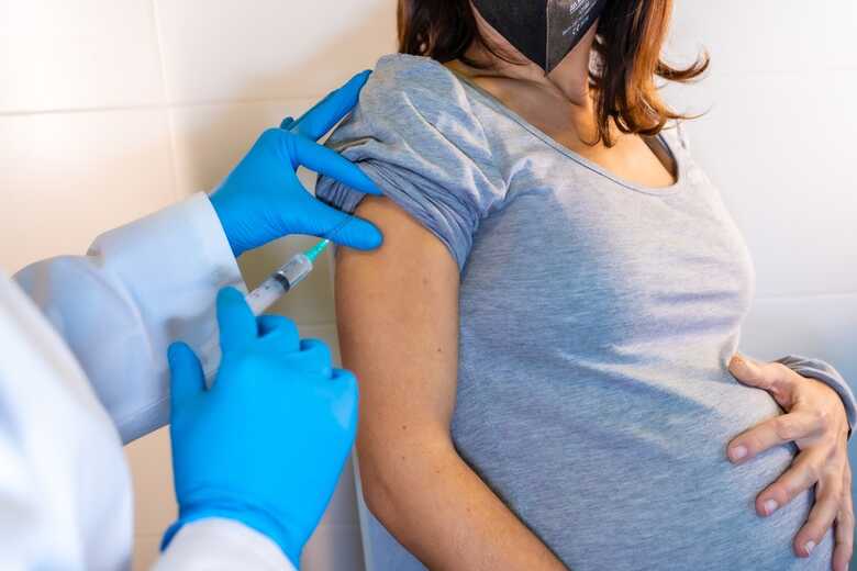 Gestantes que foram vacinadas contra a Covid-19 poderão voltar ao trabalho presencial
