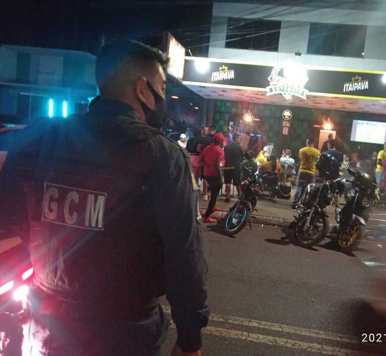 Cerca de 550 pessoas foram abordadas desrespeitando o toque de recolher