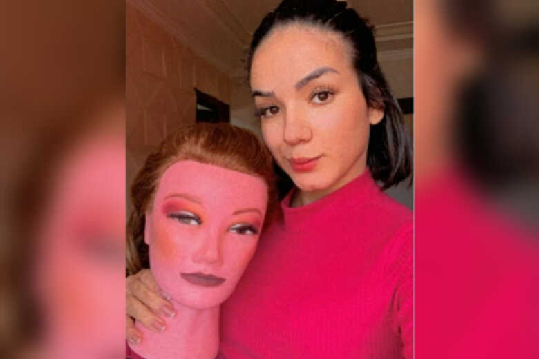 Influenciadora digital Giselle Oliveira e manequim