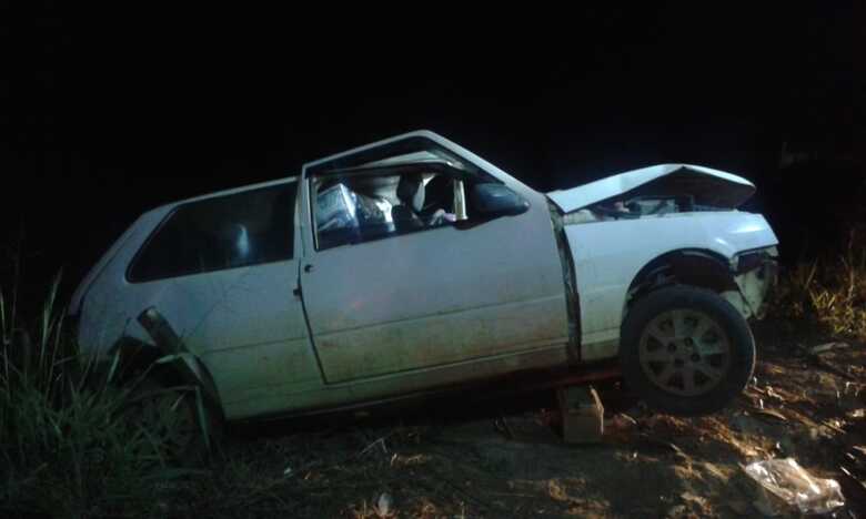 Motorista quebrou um dos bra&ccedil;os e teria passado mal e foi atendido pelo Corpo de Bombeiros